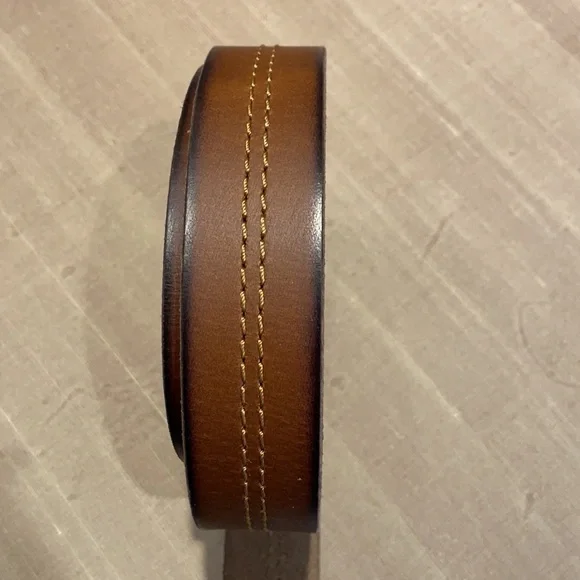 Frye men’s genuine leather belt center stitch detail - Picture 8 of 9